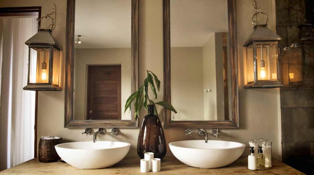 Sa salle de bains en Tanzanie