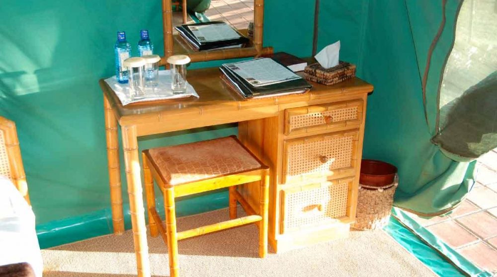 Coin bureau dans une tente du Sweetwaters Tented Camp