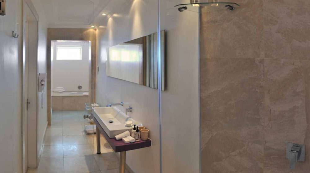 La salle de bains d'une Suite Superior