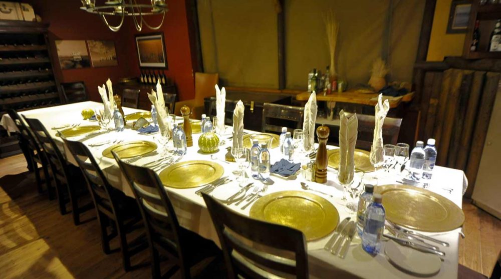 Table pour diner au Wolwedans Dune Camp
