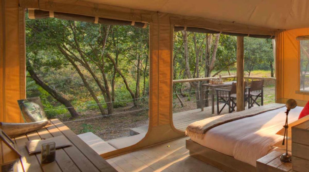 Tente avec une terrasse dans le Masai Mara