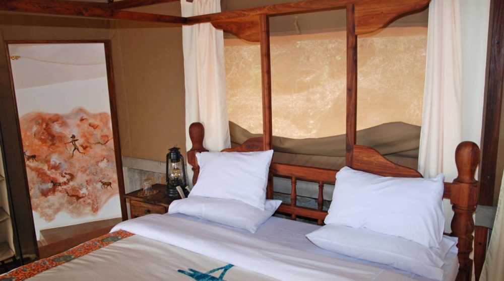 Vue de l'intérieur d'une tente en Tanzanie