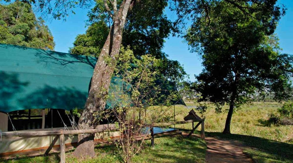 En chemin vers la tente