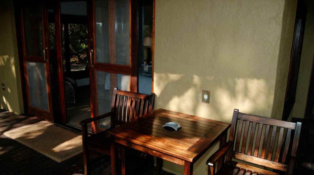 Fauteuils d'une terrasse près du parc Kruger