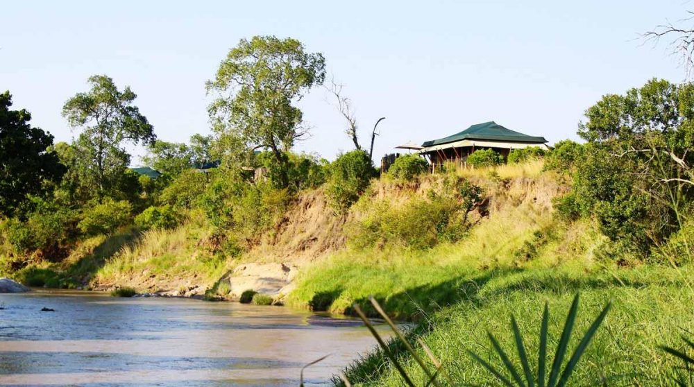 Une tente dominant la rivière Sand