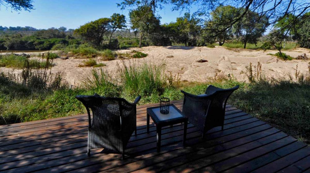 Vue sur la nature depuis la terrasse en Afrique du Sud