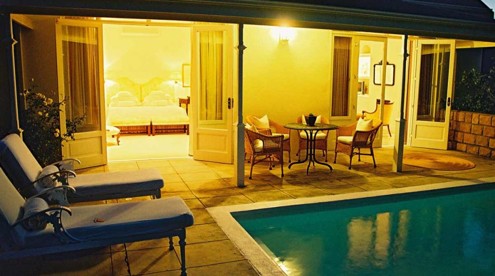 La petite piscine privée d'une suite Executive
