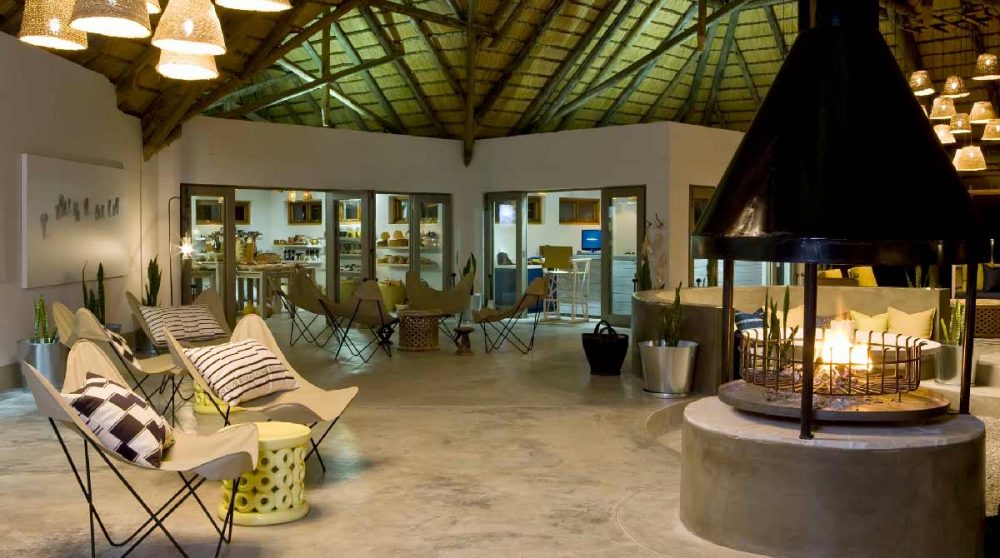 Vue nocturne du camp à Etosha