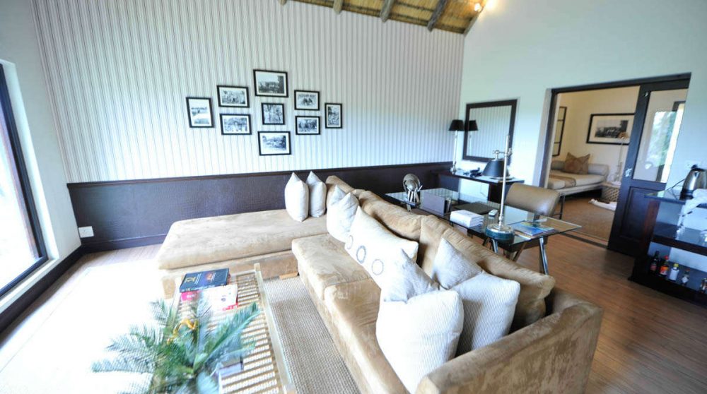 Un salon dans une chambre en Afrique du Sud