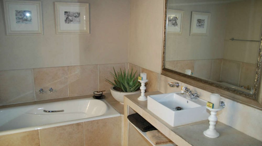 Baignoire dans une salle de bains en Afrique du Sud