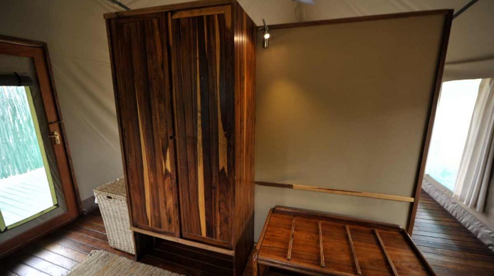 Une armoire dans la tente à Etosha