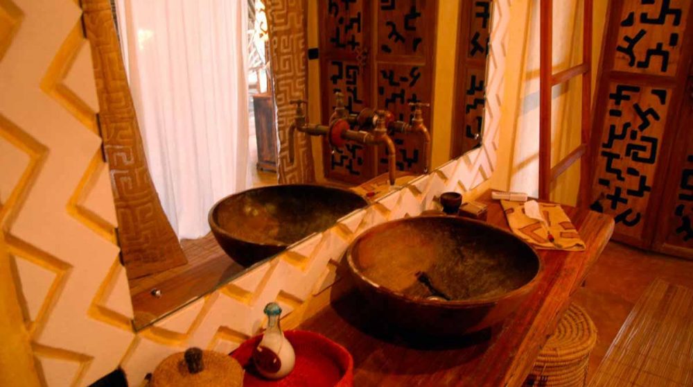 Vasques dans une salle de bains au Kenya