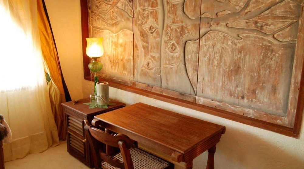 Bureau dans une chambre au Kenya