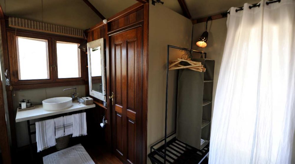 La salle de bains d'une tente à proximité d'Etosha