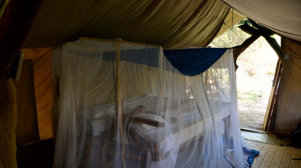 Lit dans une tente du camp