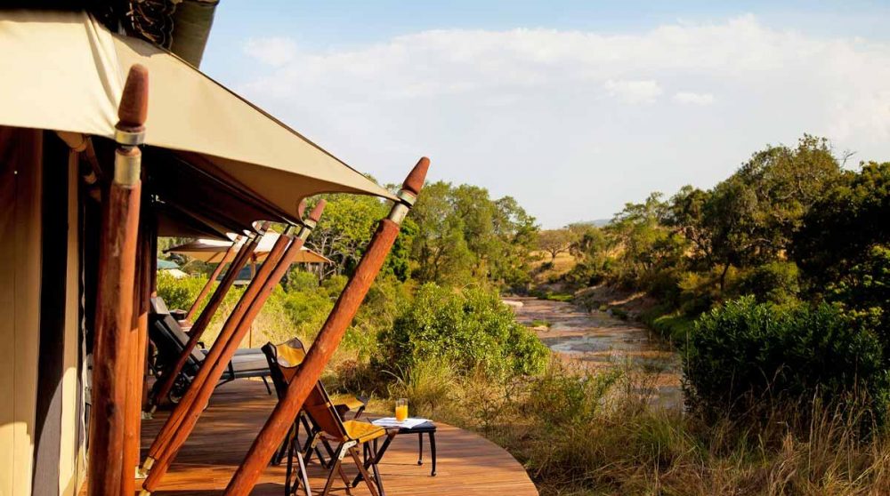 La terrasse d'une tente au Kenya