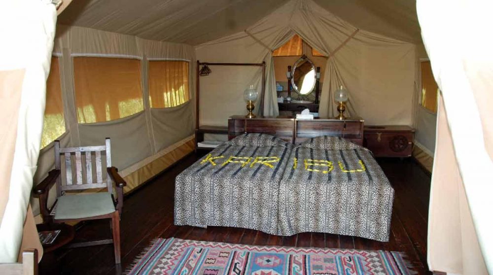 Une tente avec deux lits