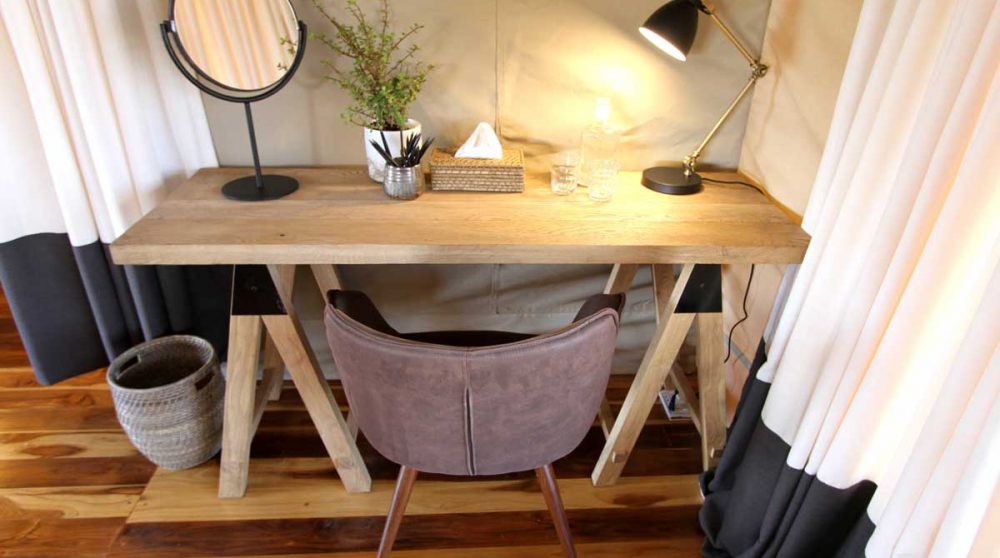 Le bureau dans le Serengeti