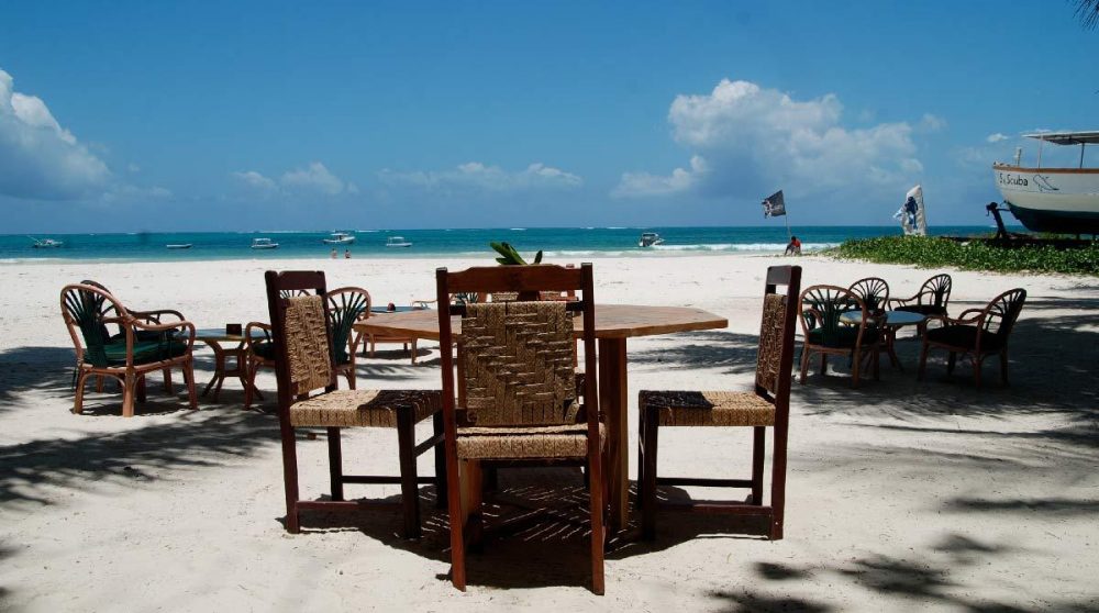 Table face à l'océan