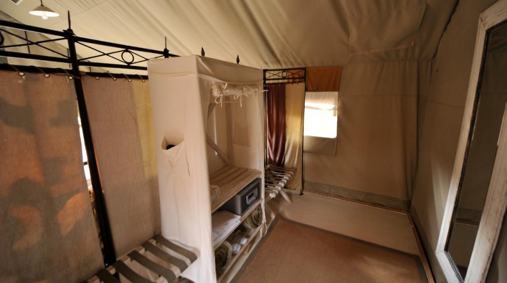 Autre vue de la tente dans le Damaraland