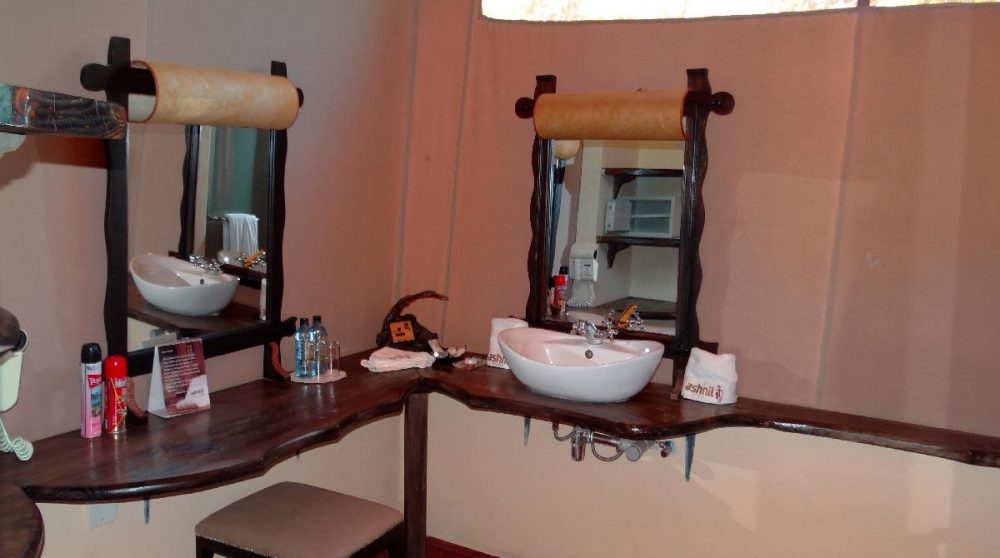 La salle de bains d'une chambre dans le Masai Mara