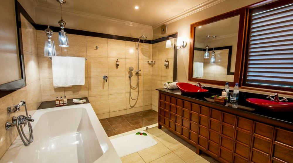 Une salle de bains dans une chambre à Arusha
