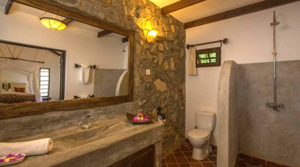 La douche de l'une des Garden Rooms à Arusha