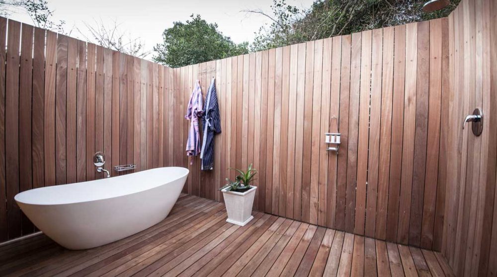La baignoire et la douche extérieures en Afrique du Sud
