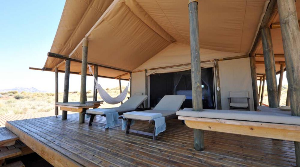 Chaises longues pour se reposer à Namib