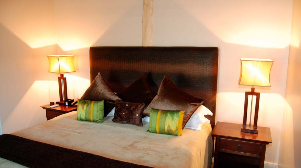 Le lit dans la suite à Franschhoek