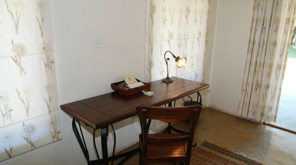 Coin bureau dans une chambre à Manyeleti
