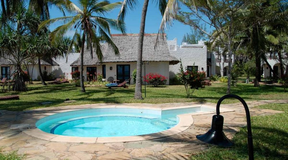 Une autre piscine de l'hôtel à Mombasa