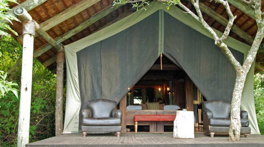 Terrasse devant une tente