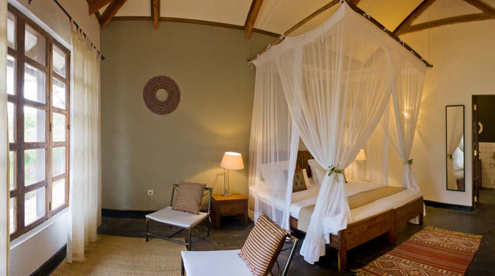 Chambre avec lit à baldaquin