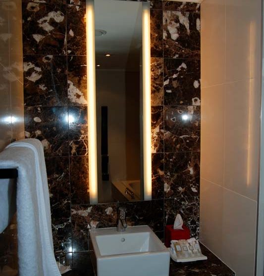 Autre vue d'une salle de bains