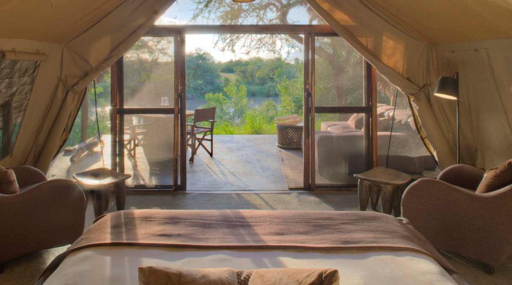 Vue depuis le lit dans le Serengeti