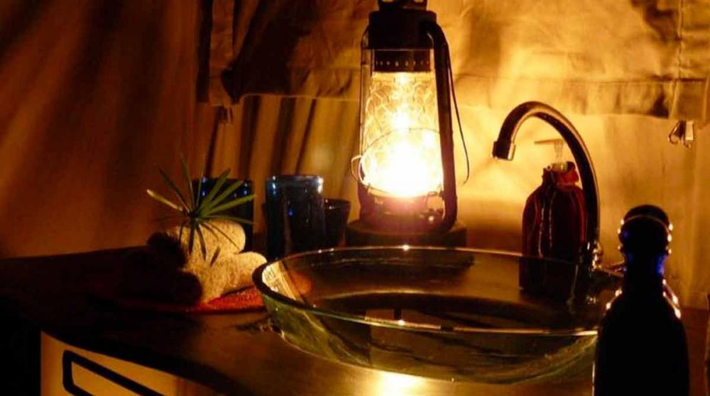 Lavabo éclairé la nuit