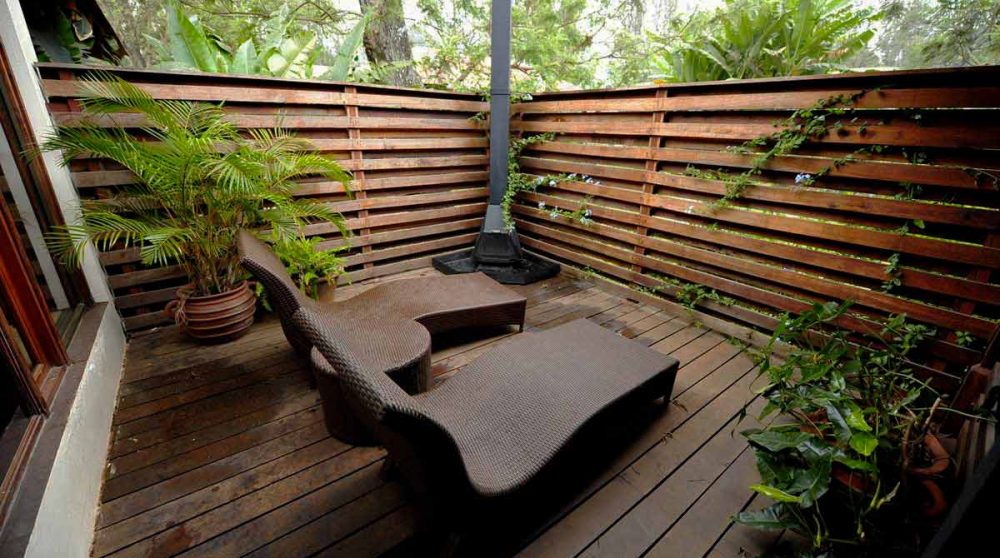 Terrasse d'une suite à l'Arusha Coffee Lodge