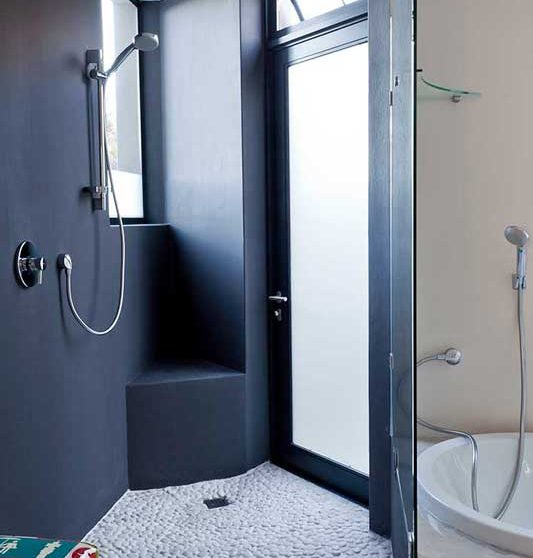 Sa douche au Christiana Lodge