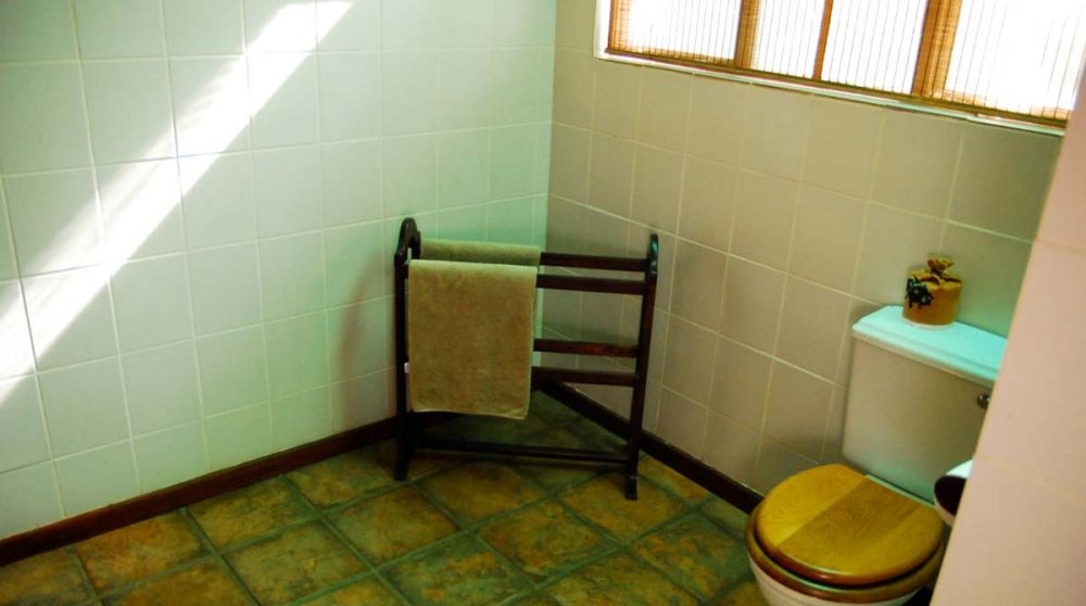 La salle de bains d'une tente au Falaza