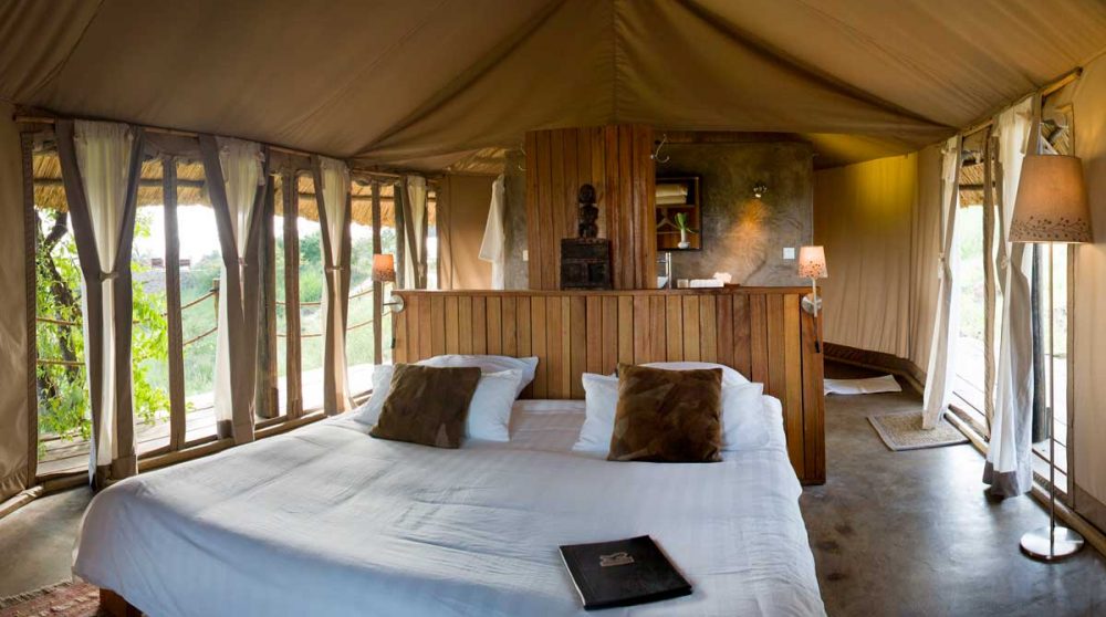 Lit dans une chambre du Grumeti Hills