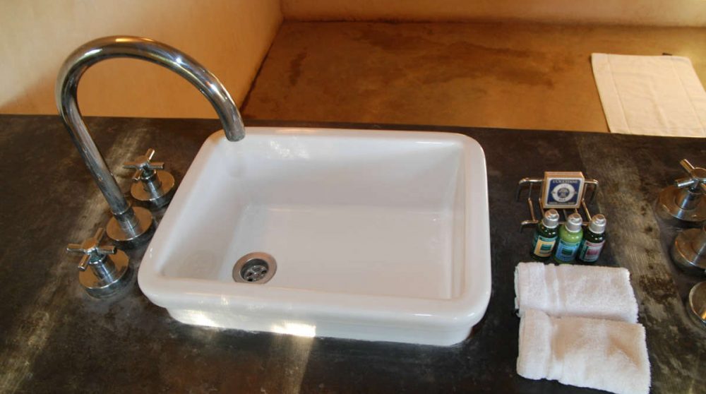 Lavabo dans une tente du Khoka Moya