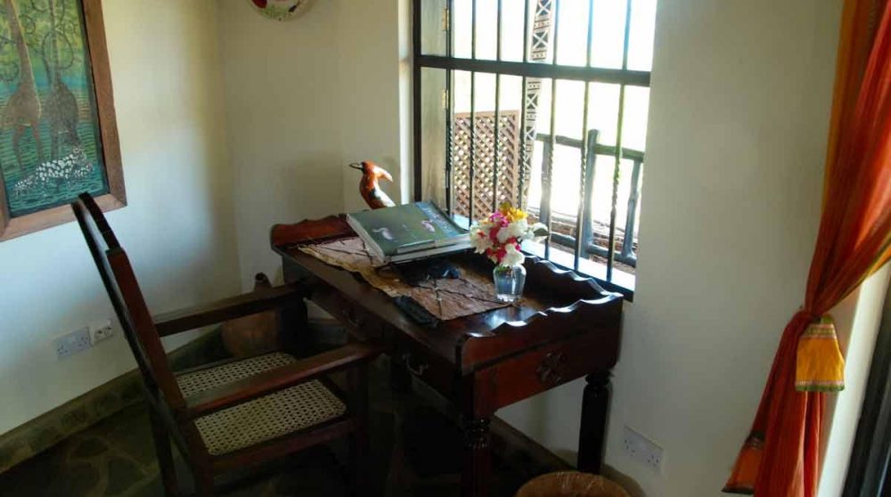 Coin bureau dans une chambre au Kinondo Kwetu