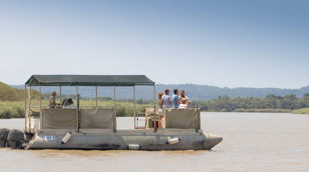A la recherche des hippopotames près du Makakatana Bay Lodge