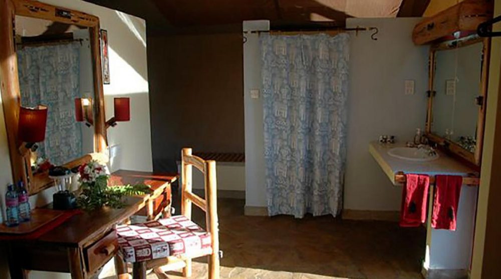 Salle de bains au Man Eaters Camp