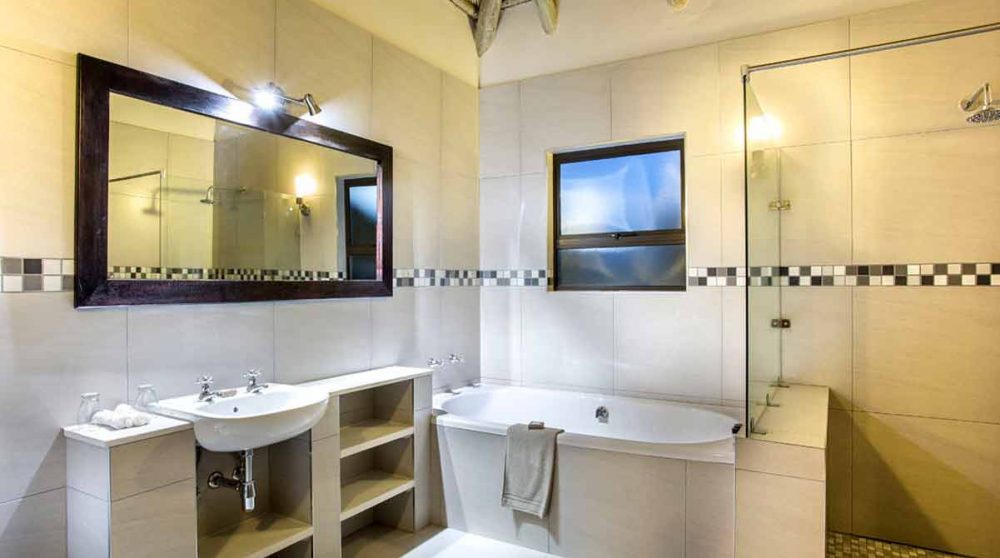 La salle de bains au Montusi Mountain Lodge