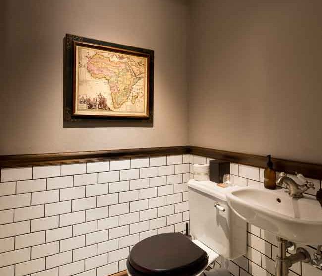 Les toilettes dans une chambre du Ngala Safari Lodge