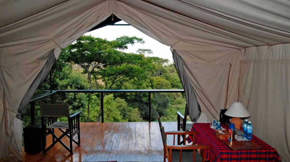 Vue depuis une tente double au Sekenani Camp