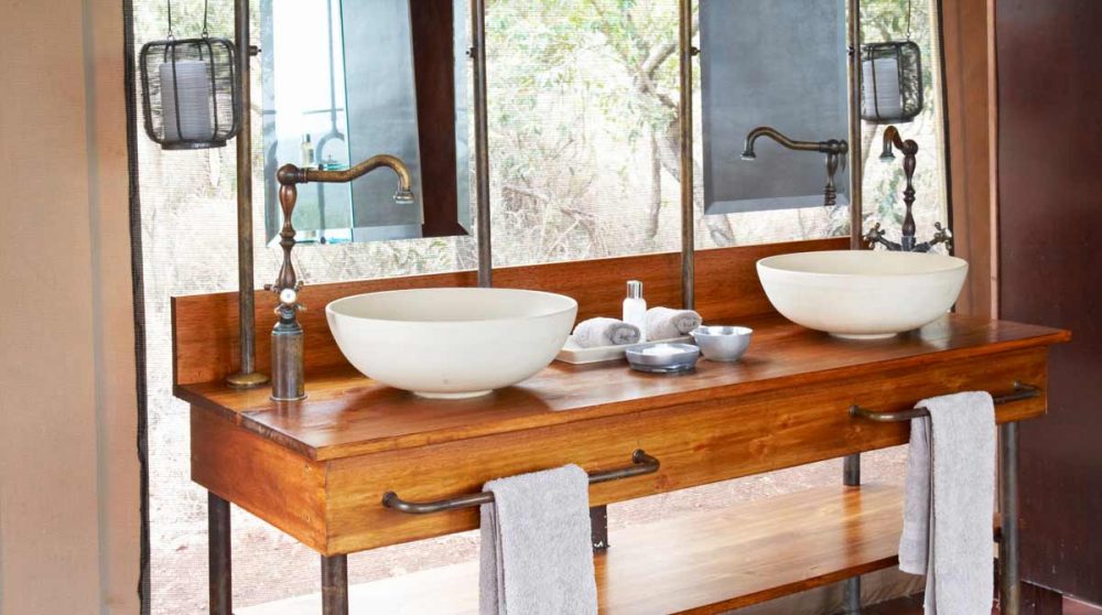 Une salle de bains au Thanda Tented Camp
