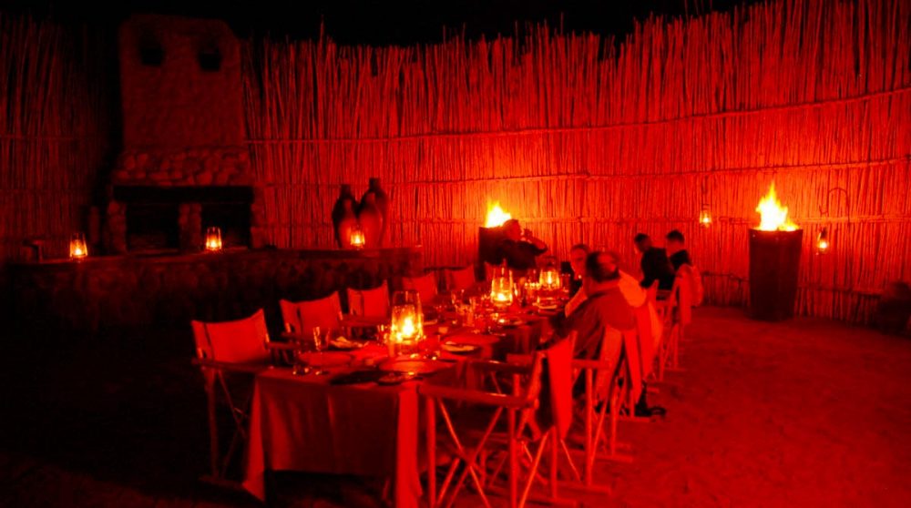 Dîner à la lueur des lampes tempête à Tswalu
